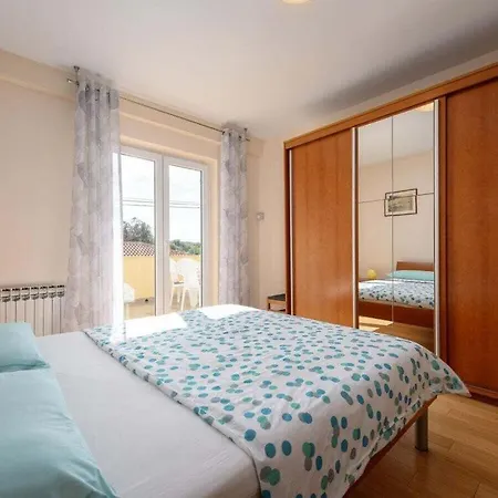 Gulic 1 Comfortable Holiday home Porec