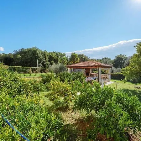 Gulic 1 Comfortable Holiday home Porec